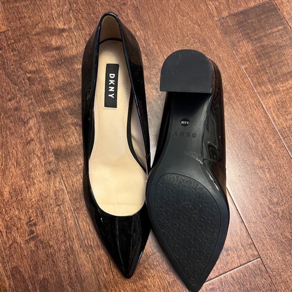 DKNY patent leather shoes NWOT - Picture 3 of 3